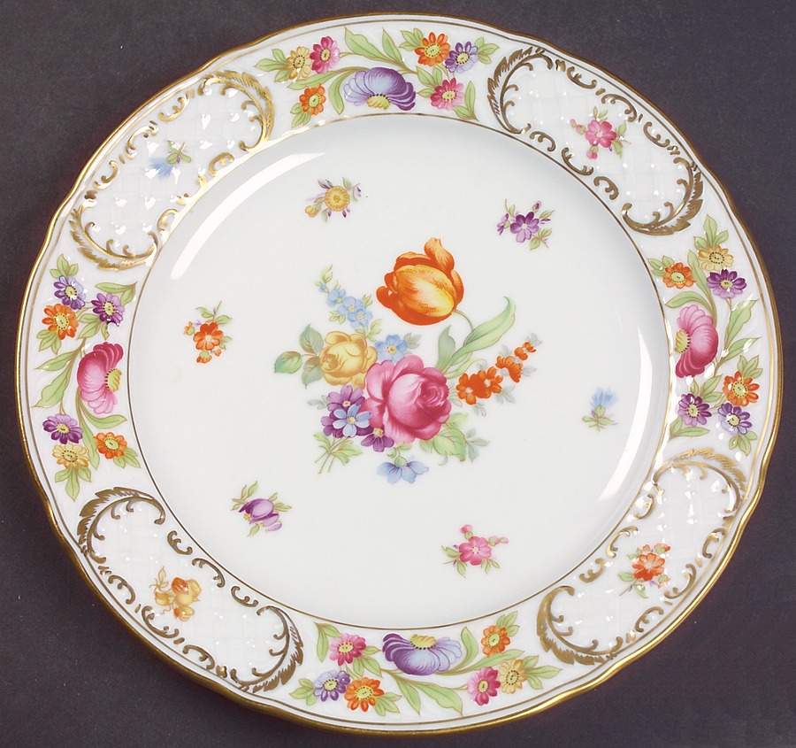 Royale Salad Plate by Oscar De La Renta-1