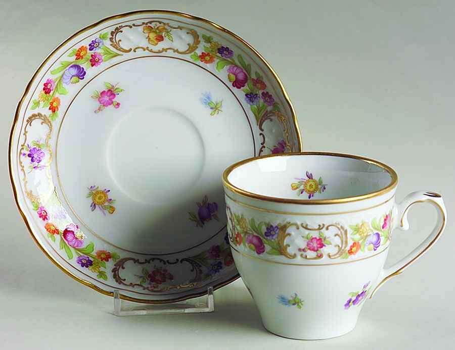 Royale Flat Cup & Saucer Set by Oscar De La Renta-1