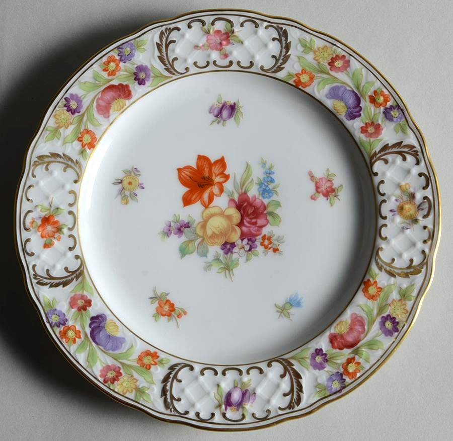 Royale Bread & Butter Plate by Oscar De La Renta-1