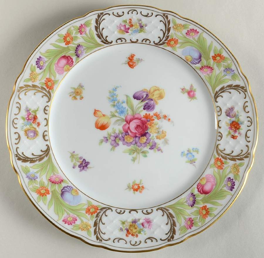Royale Dinner Plate by Oscar De La Renta-1