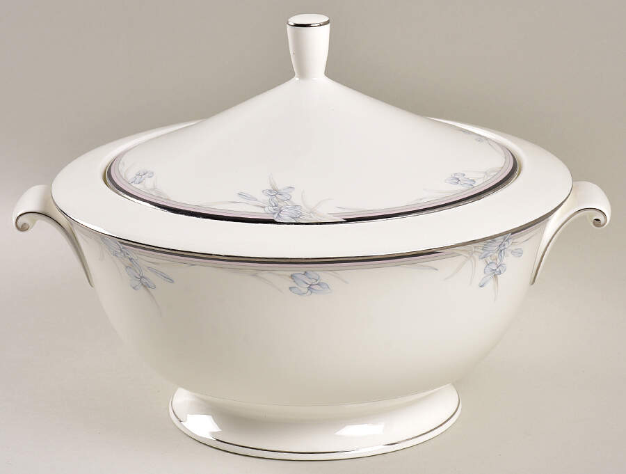 Vintage Blue Round Covered Vegetable by Oscar De La Renta-1