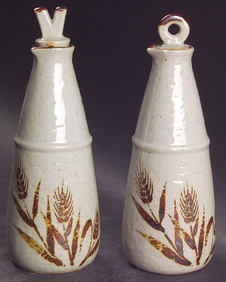 Harvest Vinegar and Oil Set with "V" and "O" Stoppers by Otagiri-1