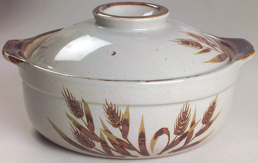 Harvest 1.5 Qt Round Covered Casserole by Otagiri-1