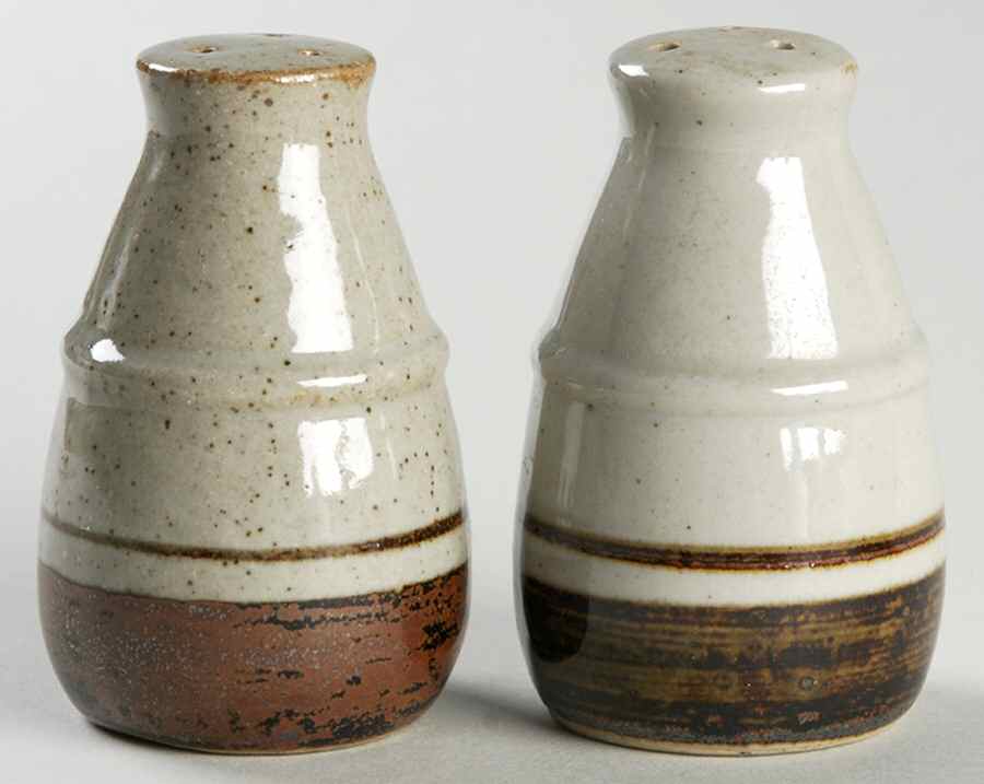 Sierra Salt & Pepper Set by Otagiri-1