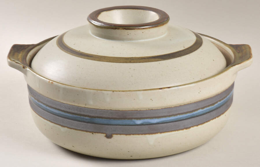 Horizon 2.5 Qt Round Covered Casserole by Otagiri-1