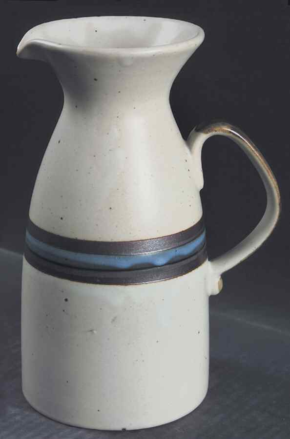 Horizon 32 Oz Pitcher by Otagiri-1