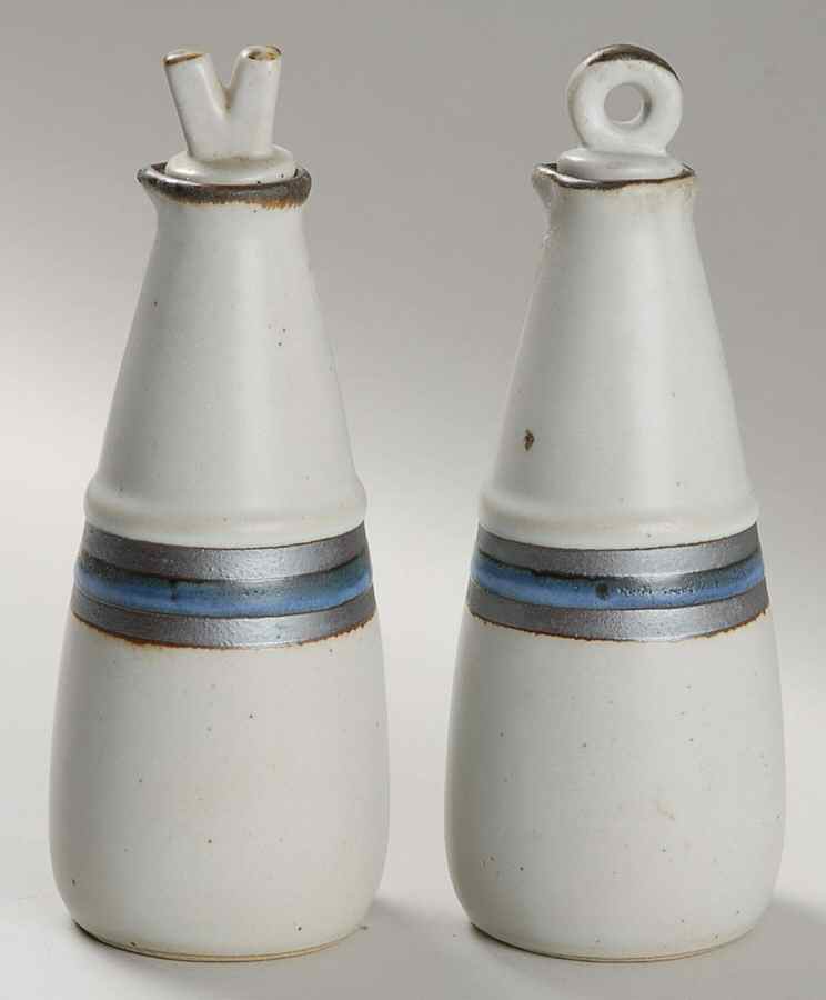 Horizon Vinegar and Oil Set with "V" and "O" Stoppers by Otagiri-1