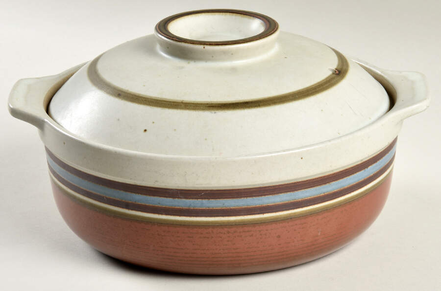 Mirage 2.5 Qt Round Covered Casserole by Otagiri-1