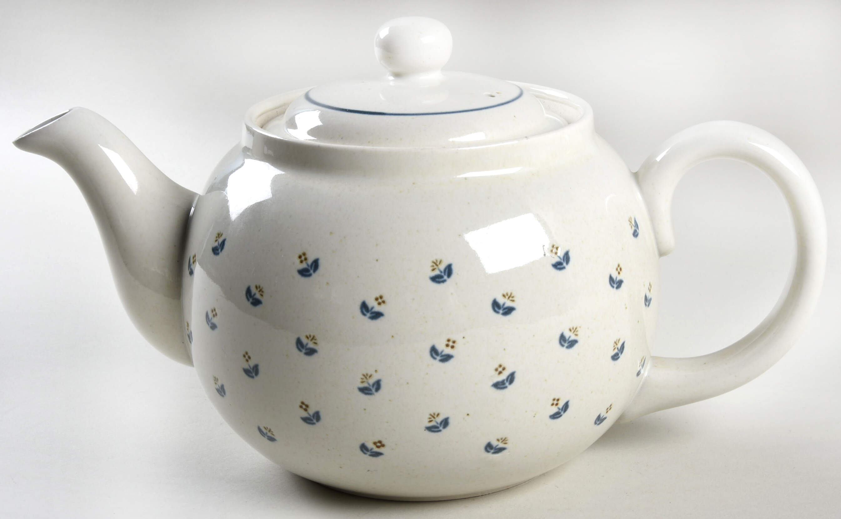 Petite Rose Teapot & Lid by Otagiri-1