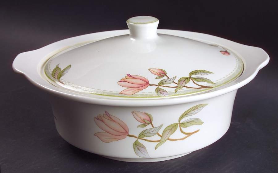 Savannah 2 Qt Round Covered Casserole by Oneida-1
