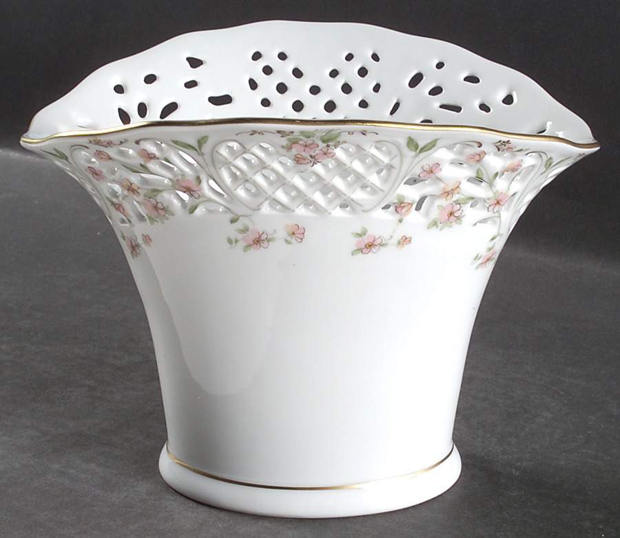 English Garden 6" Pierced Vase by Oscar De La Renta-1