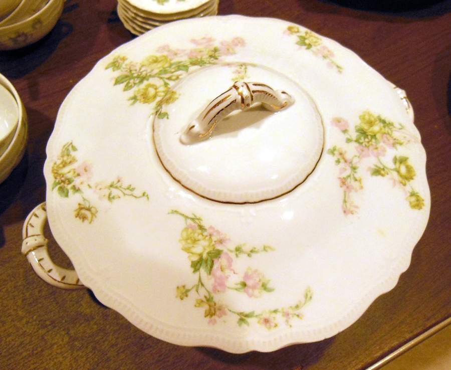 OSG40 Round Covered Vegetable by Oscar & Edgar Gutherz-1
