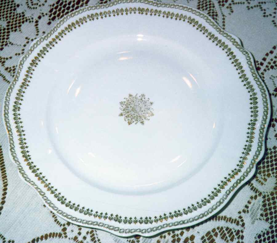OSG20 Dinner Plate by Oscar & Edgar Gutherz-1