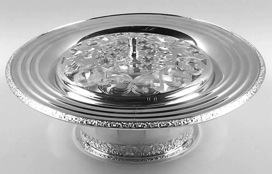 Coronation (Silverplate, Hollowware) 13" Round Footed Centerpiece with Frog by Oneida Silver-1