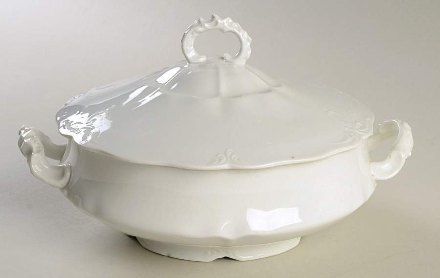 OSG53 Round Covered Vegetable by Oscar & Edgar Gutherz-1