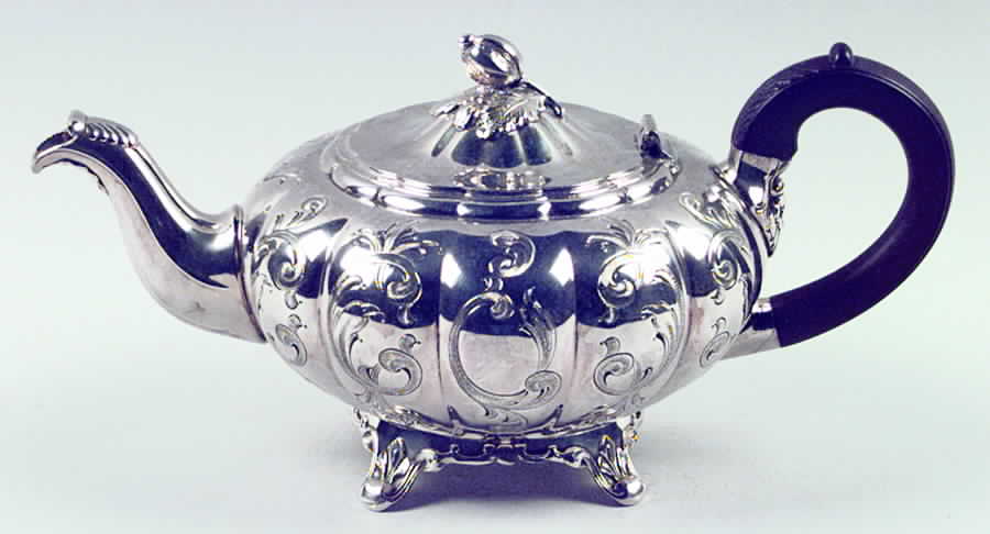 Melon-Hand Chased (Silverplate, Hollowware) Teapot with Wood Handle by Oneida Silver-1