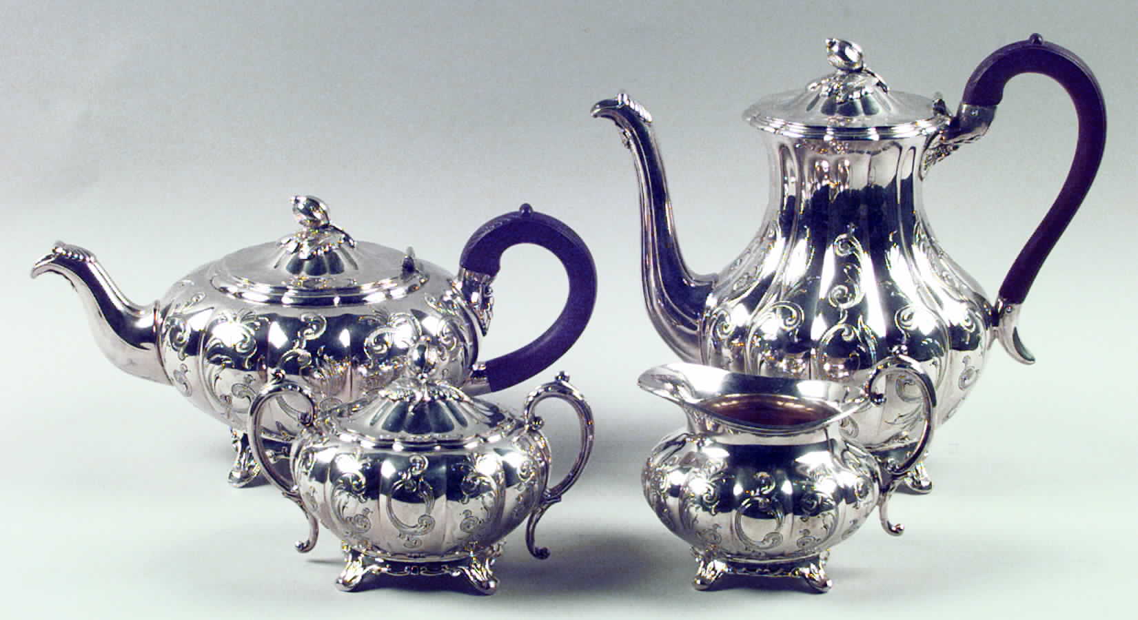 Melon-Hand Chased (Silverplate, Hollowware) Tea Set 4 Pc with Wood Handles by Oneida Silver-1