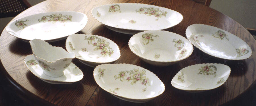 OSG73 Gravy Boat with Attached Underplate by Oscar & Edgar Gutherz-1