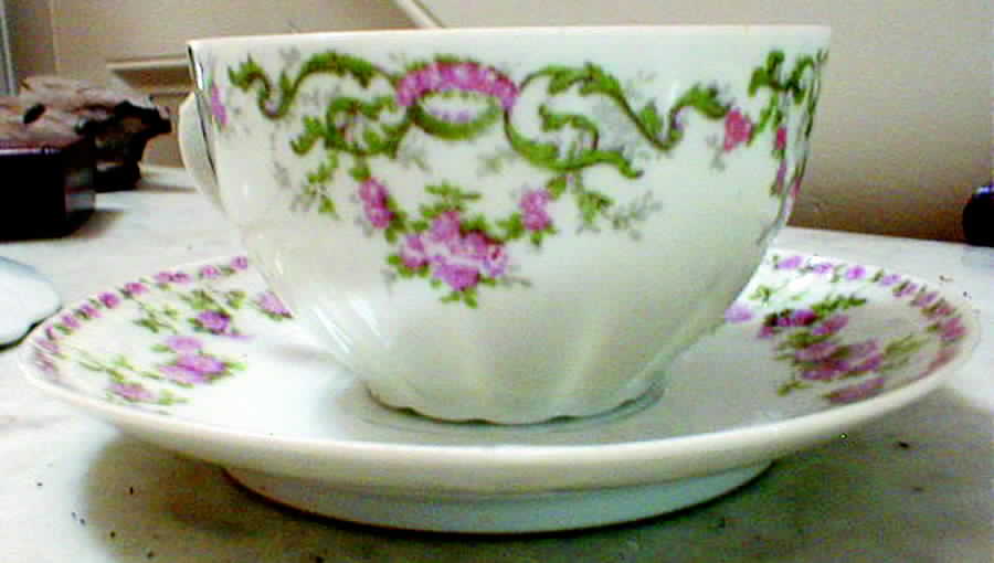 OSG100 Flat Cup & Saucer Set by Oscar & Edgar Gutherz-1