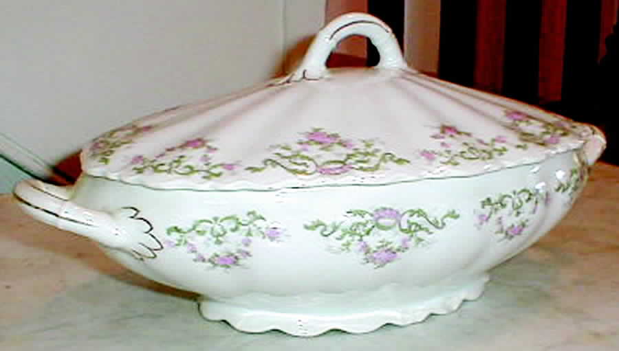 OSG100 Oval Covered Vegetable by Oscar & Edgar Gutherz-1