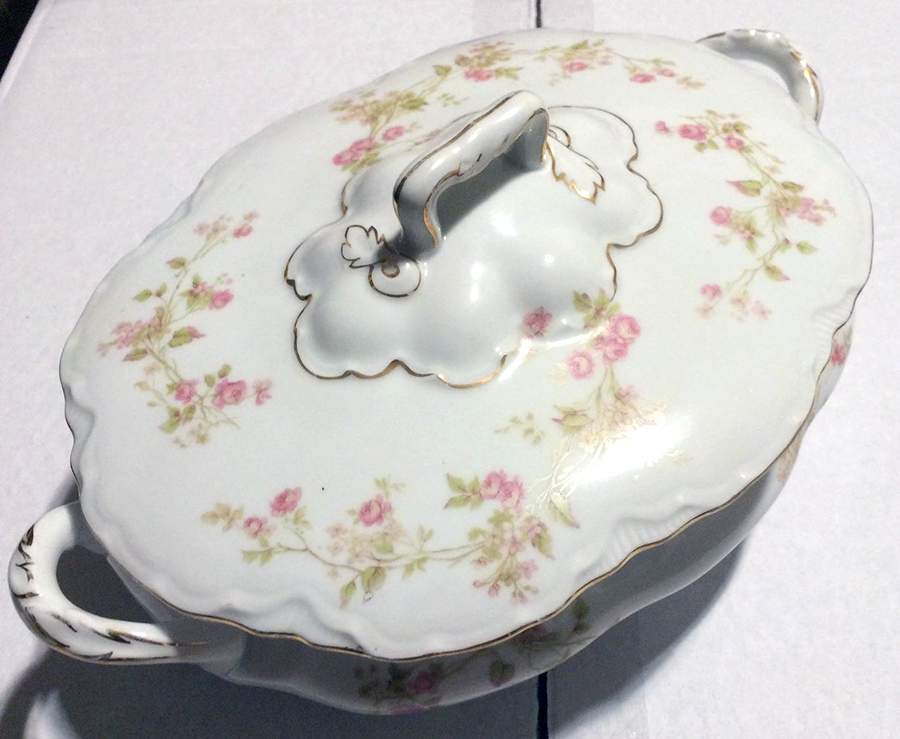 OSG101 Oval Covered Vegetable by Oscar & Edgar Gutherz-1