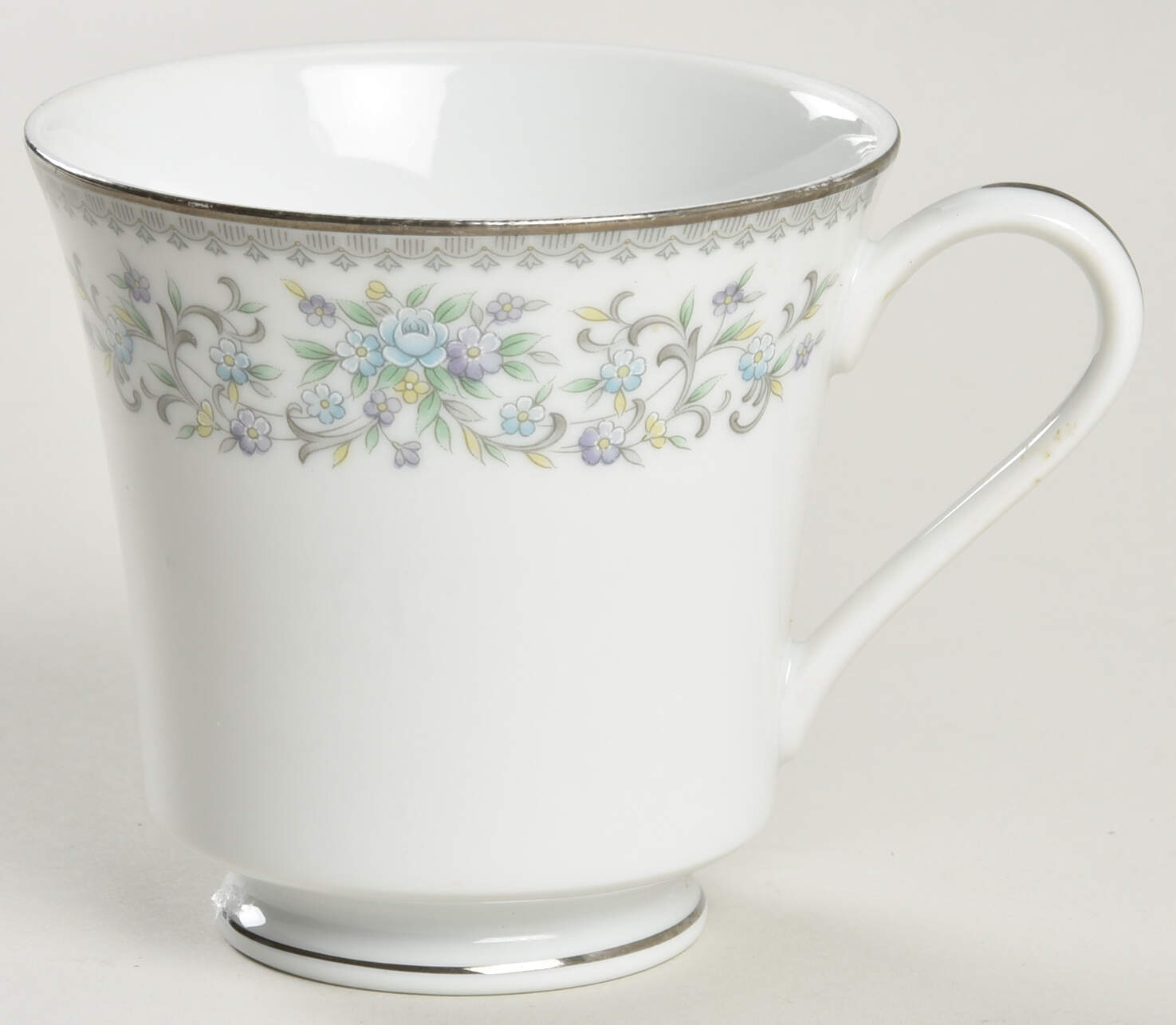 Lynwood Footed Cup by Oneida-1