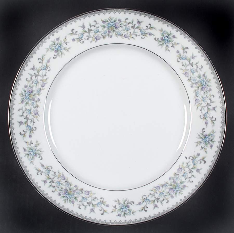 Lynwood Dinner Plate by Oneida-1