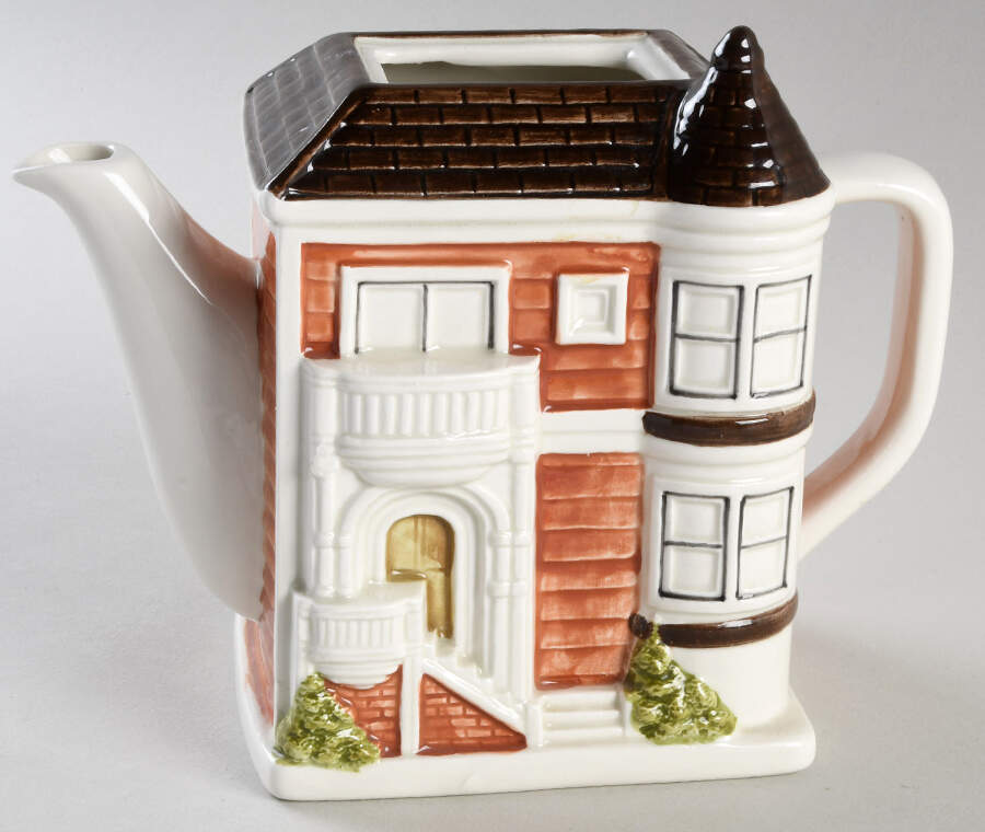 Victorian House Musical Teapot No Lid by Otagiri-1