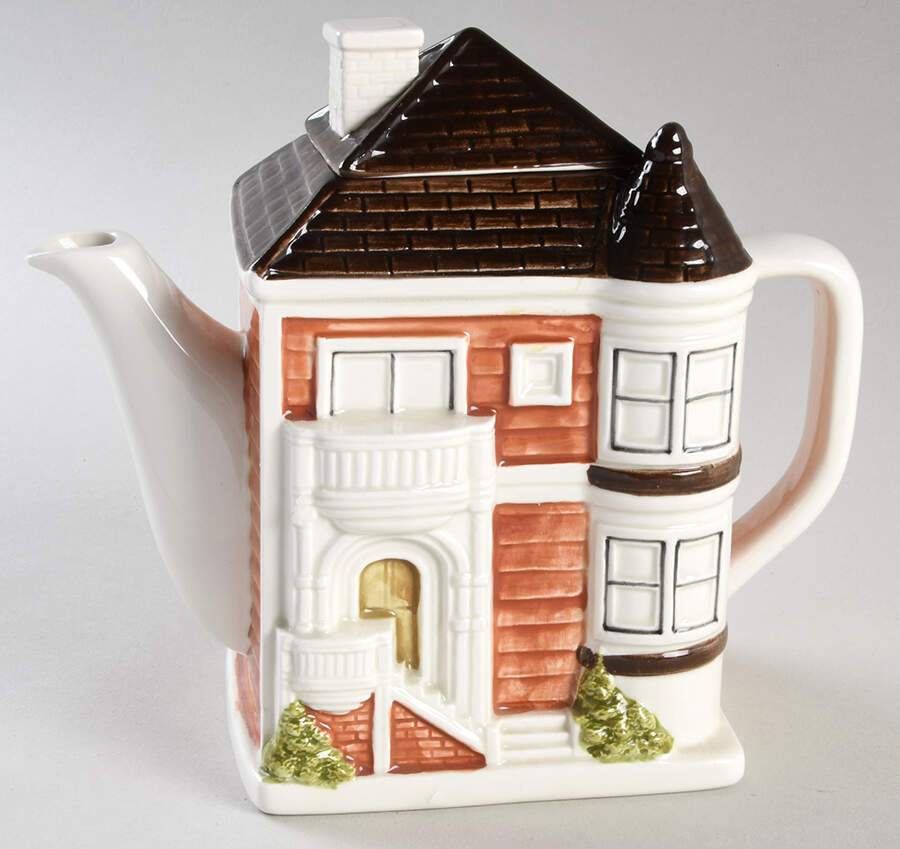 Victorian House Musical Teapot & Lid by Otagiri-1