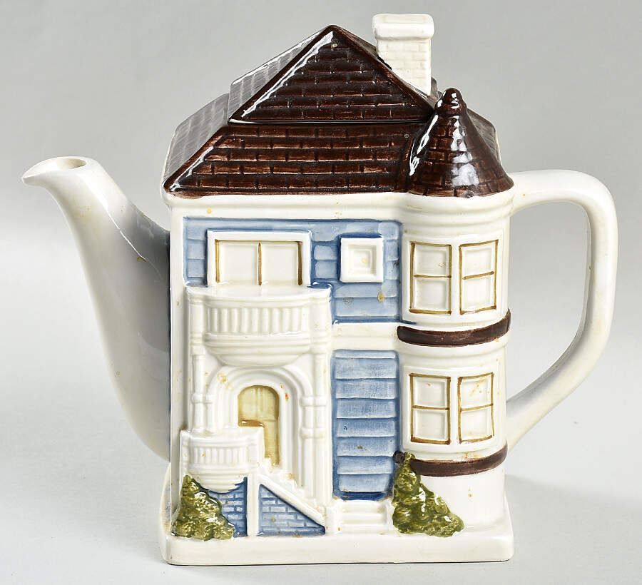Victorian House Musical Teapot & Lid by Otagiri-1