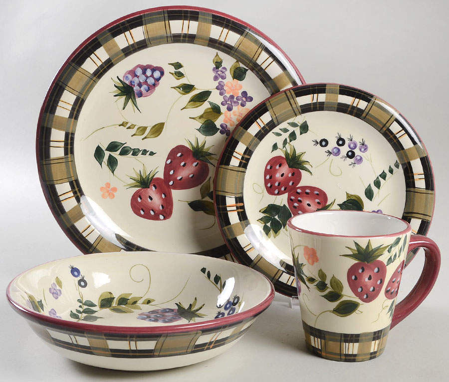Strawberry Plaid 4 Piece Place Setting by Oneida-1