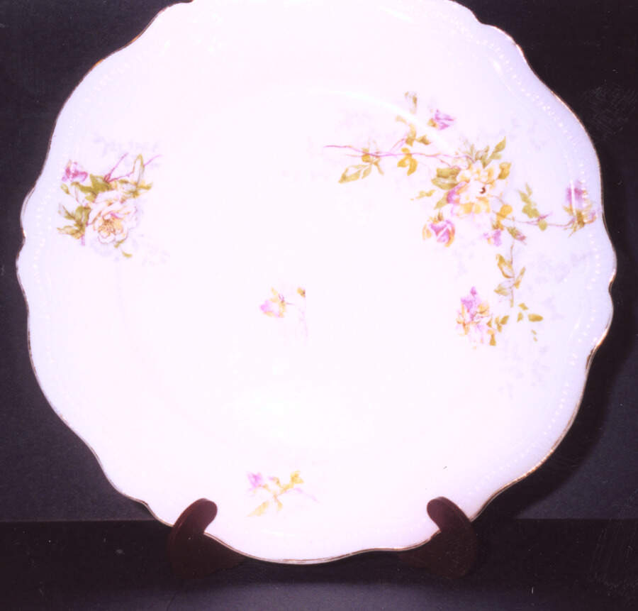 Osg136 Dinner Plate by Oscar & Edgar Gutherz-1