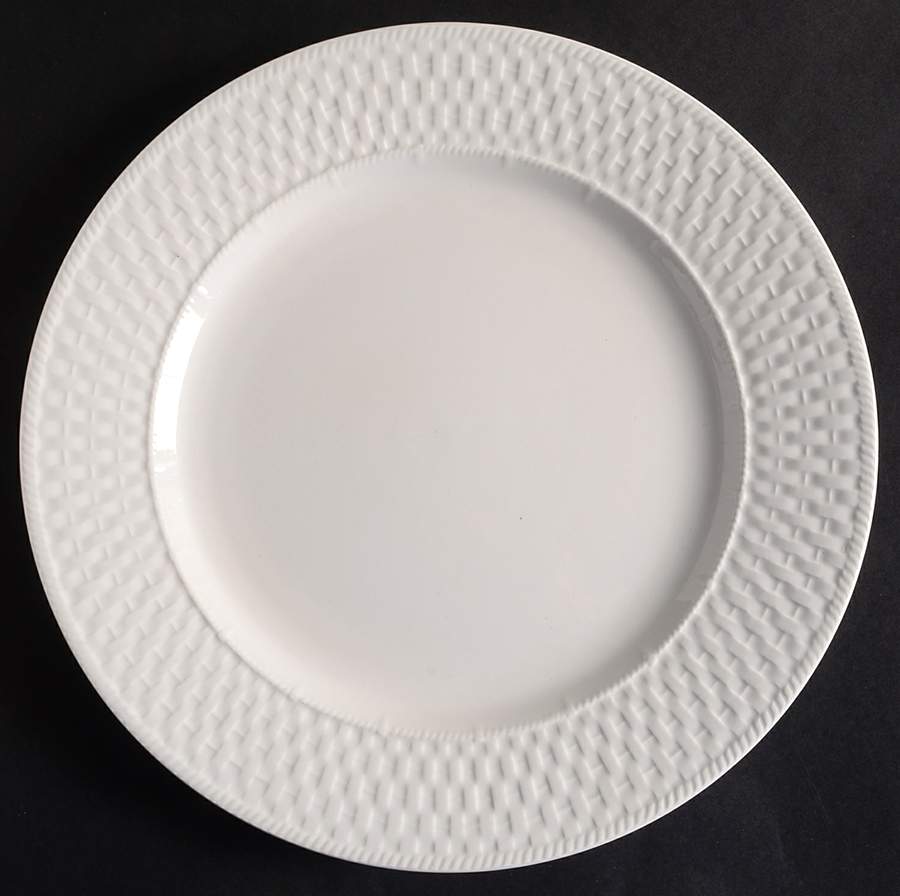 Wicker Dinner Plate by Oneida-1