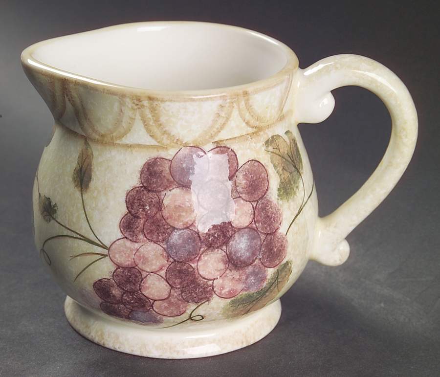 Veneto Creamer by Oneida-1