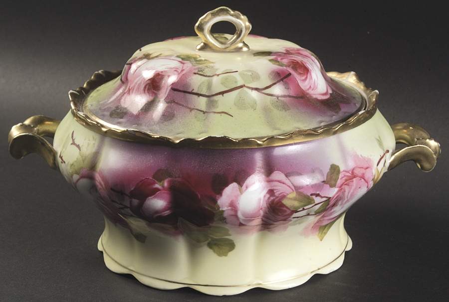 OSG155 Round Covered Vegetable by Oscar & Edgar Gutherz-1