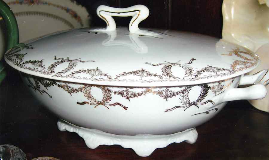 OSG189 Oval Covered Vegetable by Oscar & Edgar Gutherz-1
