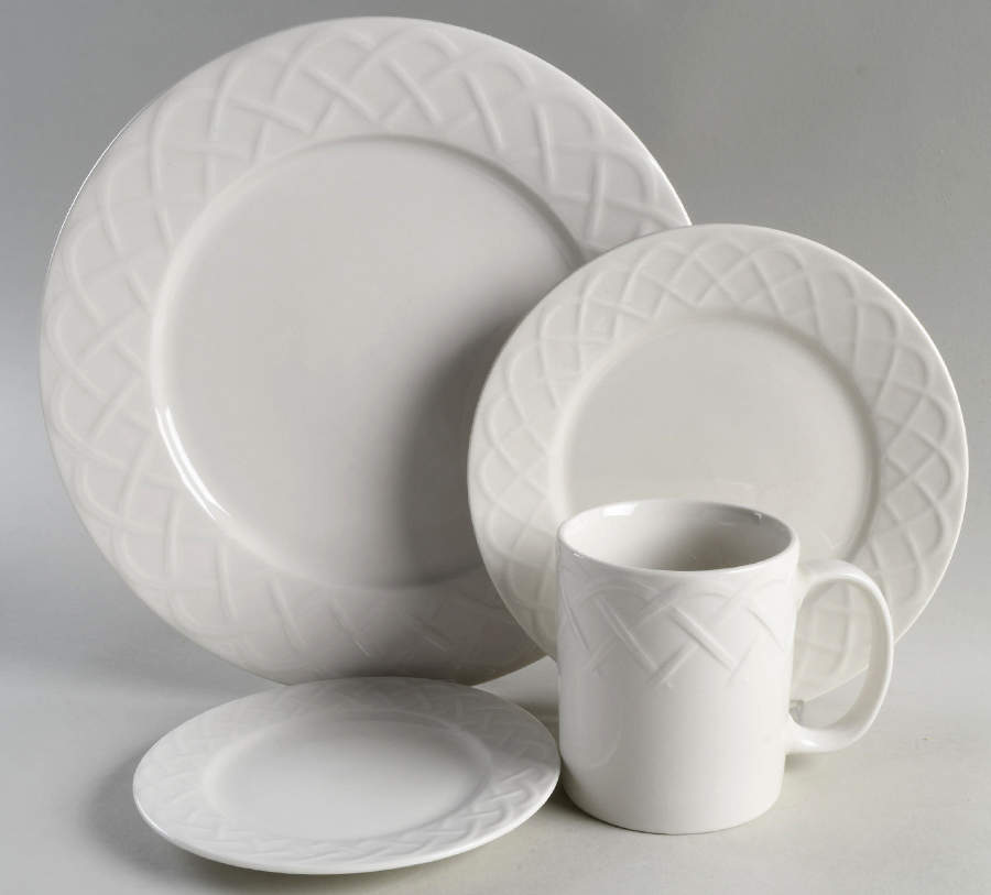 Picnic 4 Piece Place Setting by Oneida-1