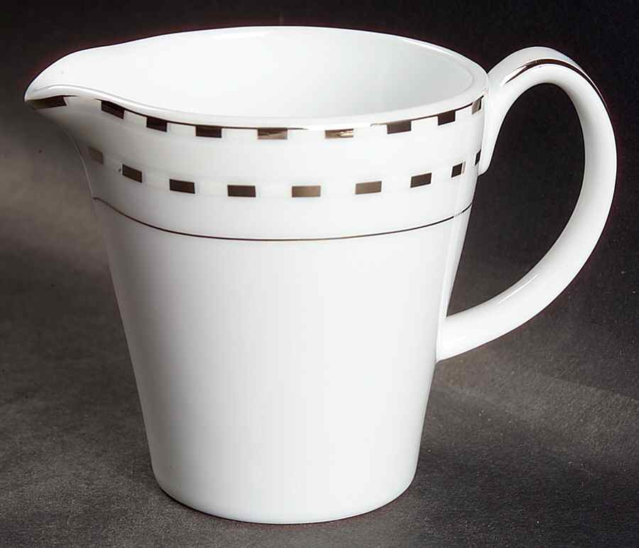 Couplet Creamer by Oneida-1