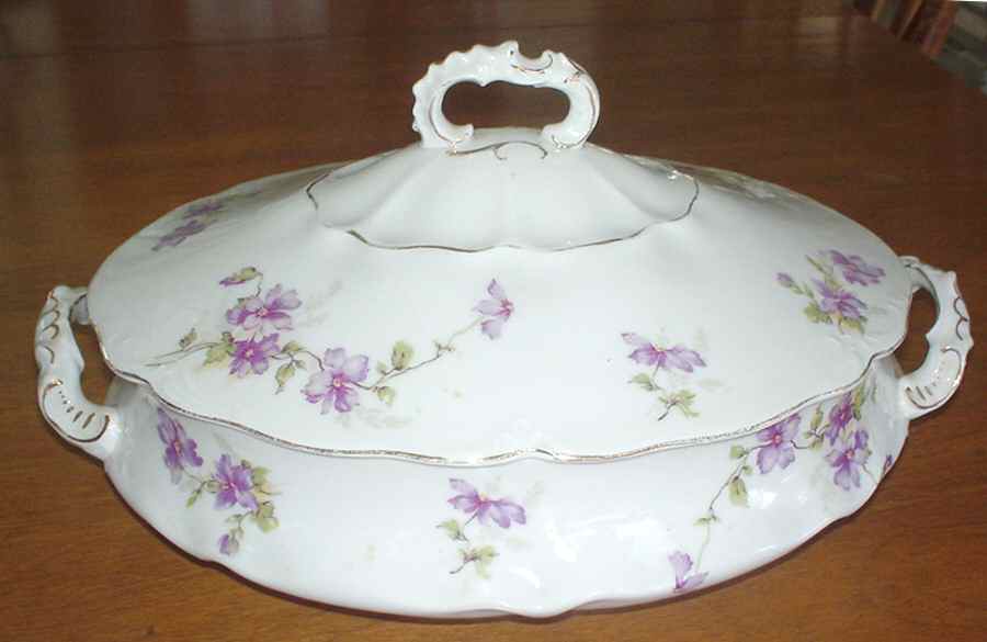 OSG215 Round Covered Vegetable by Oscar & Edgar Gutherz-1