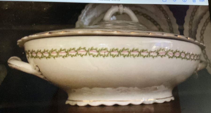 OSG223 Round Covered Vegetable by Oscar & Edgar Gutherz-1