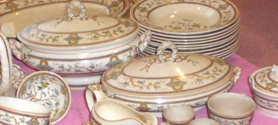 OLH4 Oval Covered Vegetable by Old Hall-1