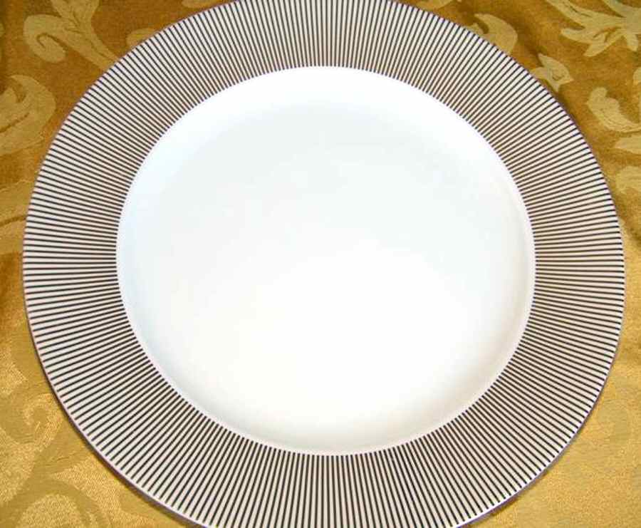 Starburst (Gold) Dinner Plate by Oneida-1