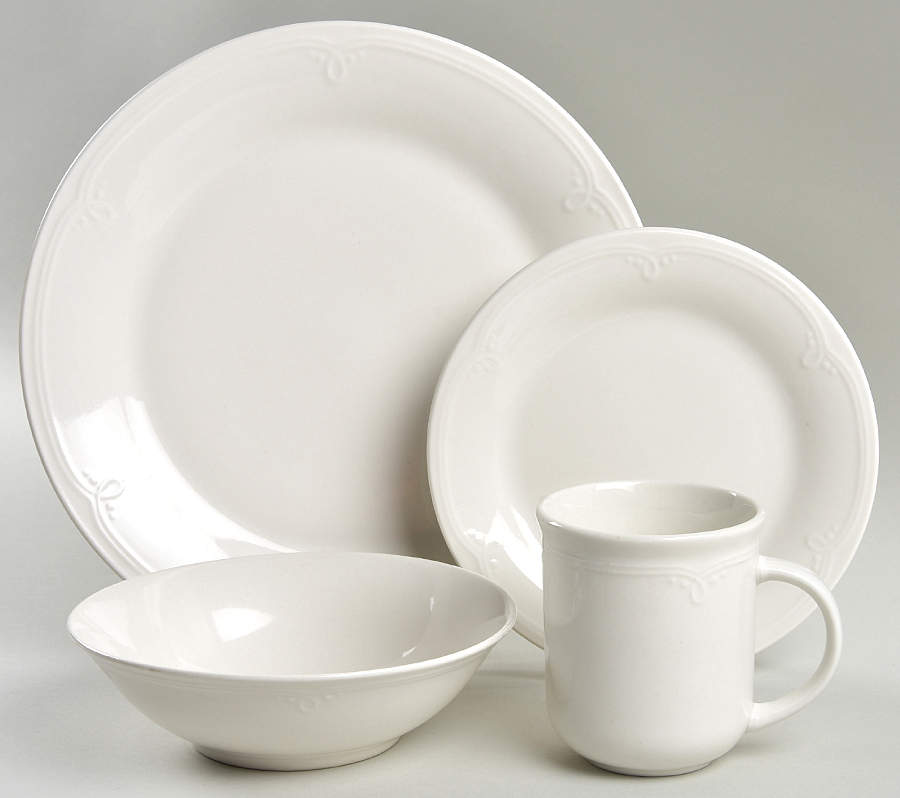 Souffle 4 Piece Place Setting by Oneida-1