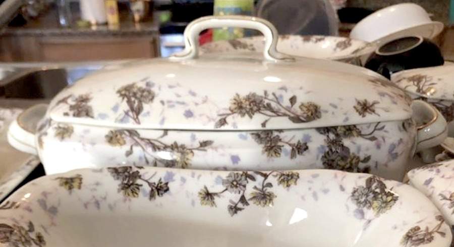 OGU19 Oval Covered Vegetable by Oscar Gutherz (Limoges)-1