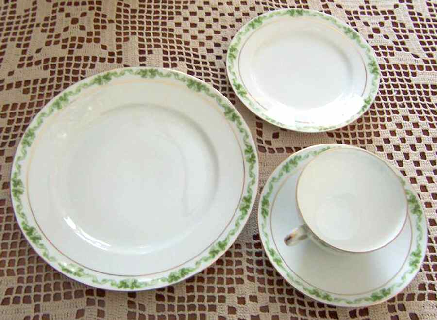 OSG239 Salad Plate by Oscar & Edgar Gutherz-1