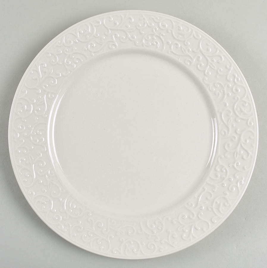 Romantic Jacquard Dinner Plate by Oneida-1