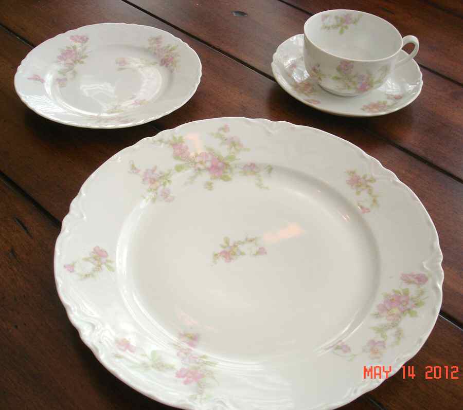 OSG293 Dinner Plate by Oscar & Edgar Gutherz-1