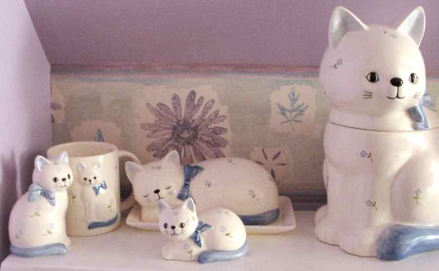 Cat with Blue Bow 1/4 Lb Covered Butter by Otagiri-1