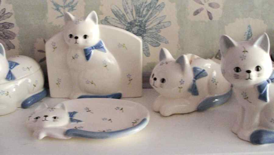 Cat with Blue Bow Soap Dish by Otagiri-1