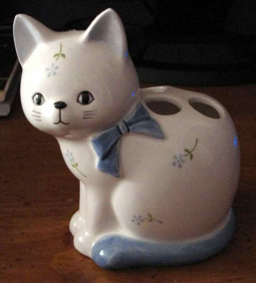 Cat with Blue Bow Toothbrush Holder by Otagiri-1